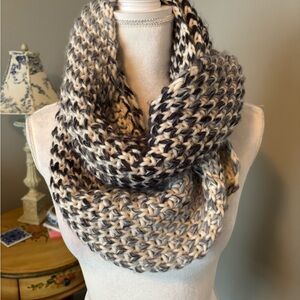 Old Navy Black and Cream Knit Infinity Scarf